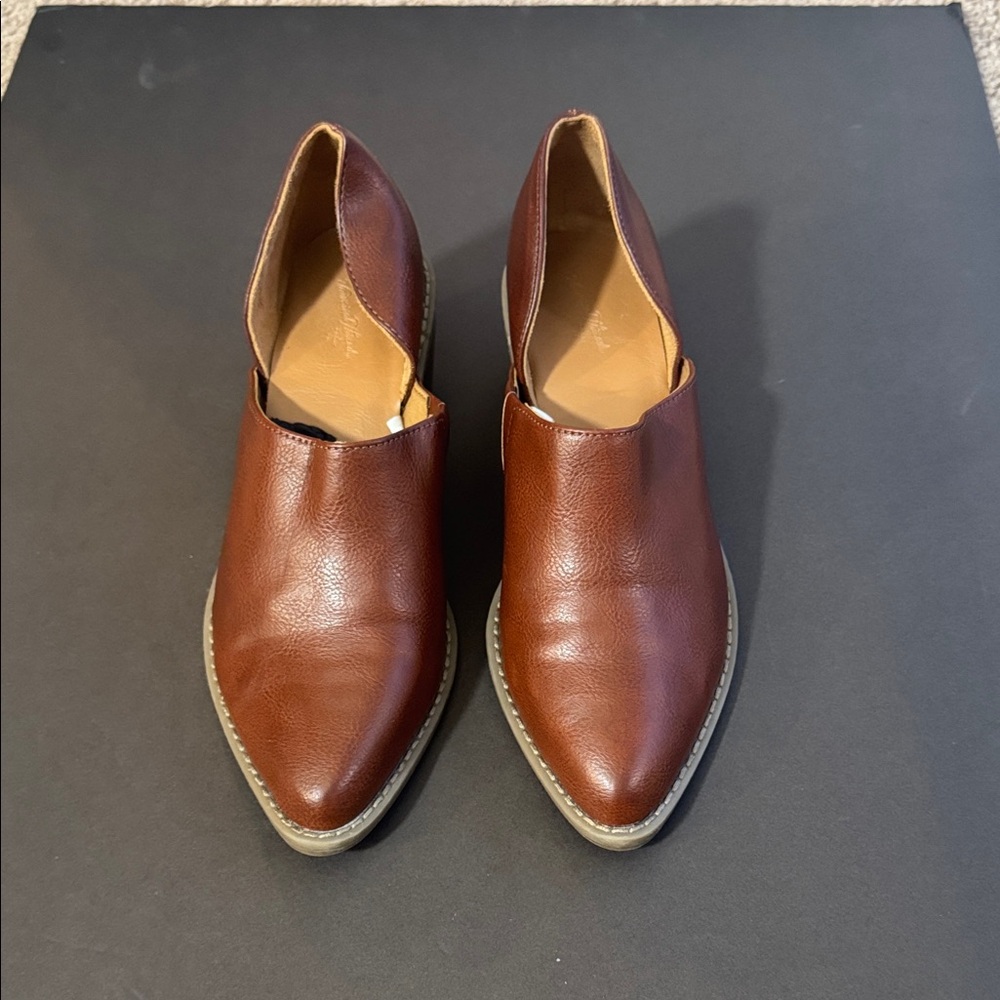 UNIVERSAL THREAD Women's Brown Faux Leather Slip-On Cut-out Ankle Booties